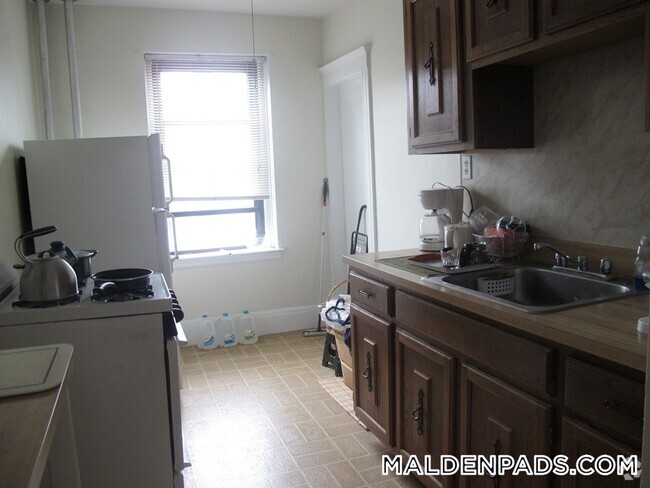 Building Photo - 349 Pleasant St Unit B2-6 Rental