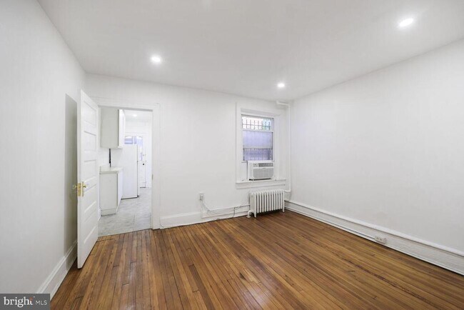 Photo - 1430 A St SE Unidad 2