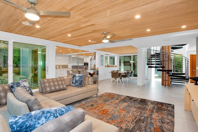 Photo - 2475 S Bayshore Dr
