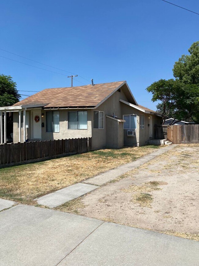 1 bedroom 1 bath Duplex Located in Atwater!! - 1 bedroom 1 bath Duplex Located in Atwater!! House