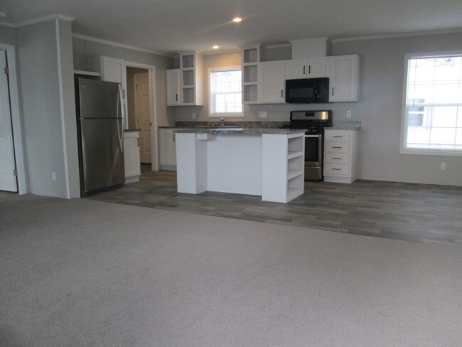 Photo - 153 Hawthorne Dr