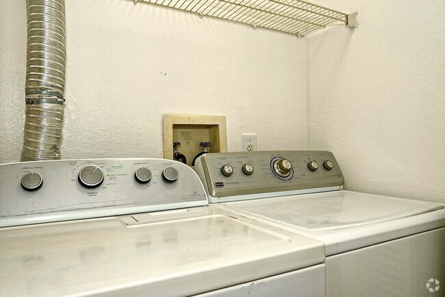 Building Photo - Beautifully Updated and Spacious 1 Bedroom... Rental