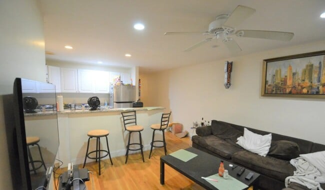 Building Photo - 60 Egmont St Unit 6