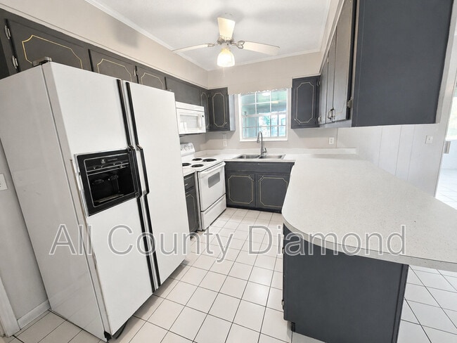 Photo - 215 S Kimbrel Ave