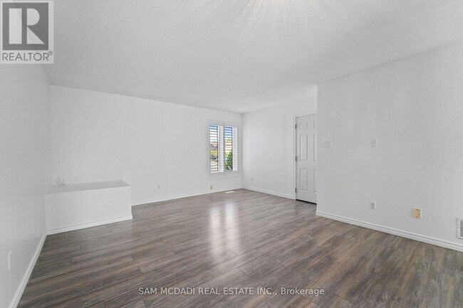 Photo - 87 Rundle Crescent