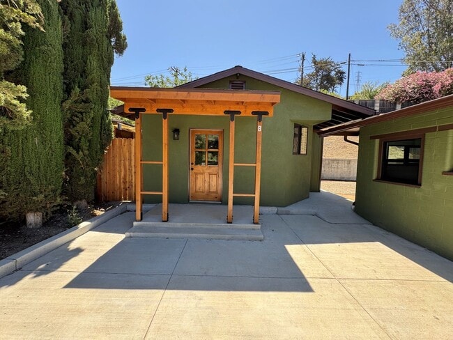 Photo - 8220 Edison Dr Apartamento Unidad 8220 Edison Drive #B