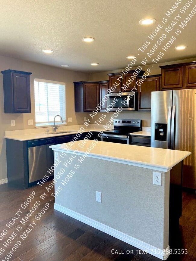 Photo - 6142 Meadowbank Ln