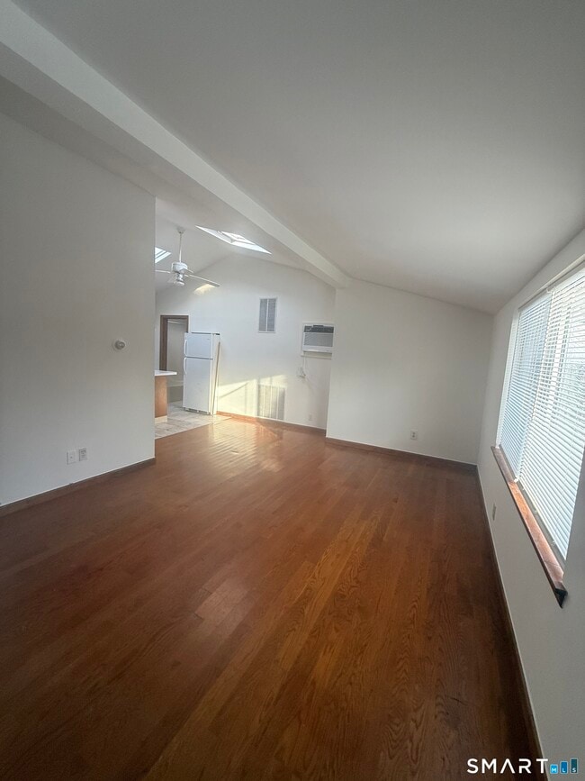 Photo - 20 Ponus Ave