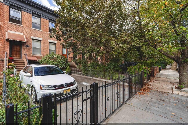 Building Photo - 276 4th St Unit 2
