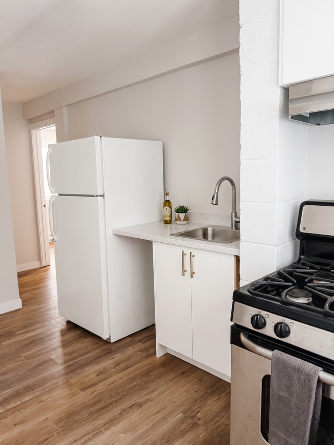 Photo - 7951 Thormanby Cres