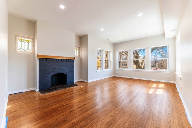 Photo - 18 S Austin Blvd