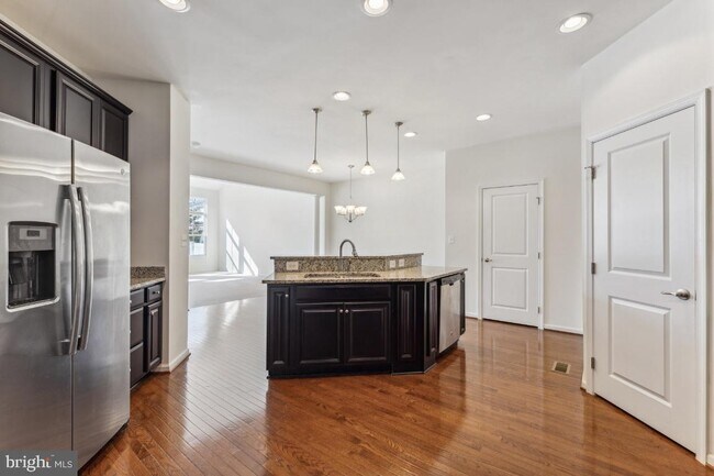 Photo - 41661 McMonagle Square