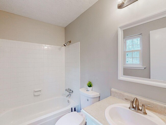 Photo - 1045 Forest-