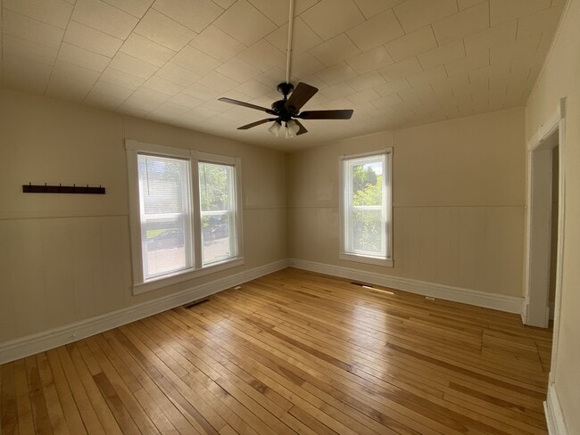 Photo - 524 W Grand Ave