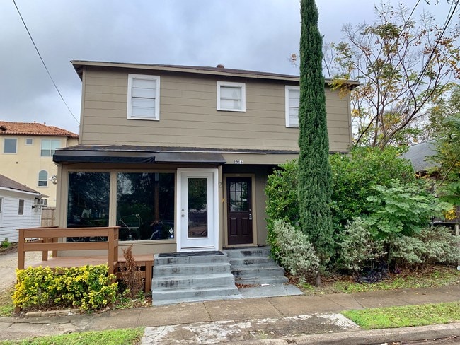 Building Photo - 2016 Dunlavy St Unit 3