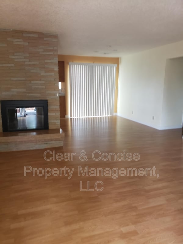 Photo - 2199 Devos St