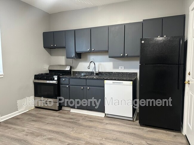 Building Photo - 52 N Parkside Ave Unit 2