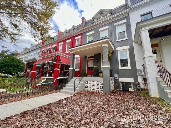 Building Photo - 624 Lamont St NW