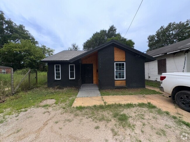 Building Photo - 2499 Calvert Ave Rental