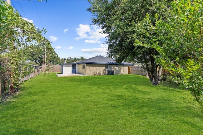 Photo - 2325 15th Ave N