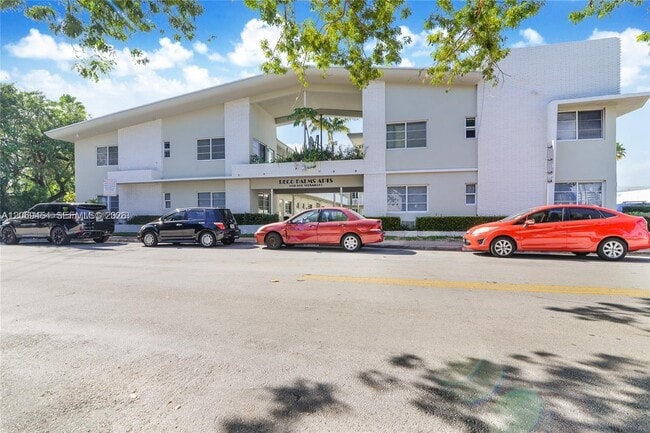 Building Photo - 6930 Rue Versailles Dr Unit 18