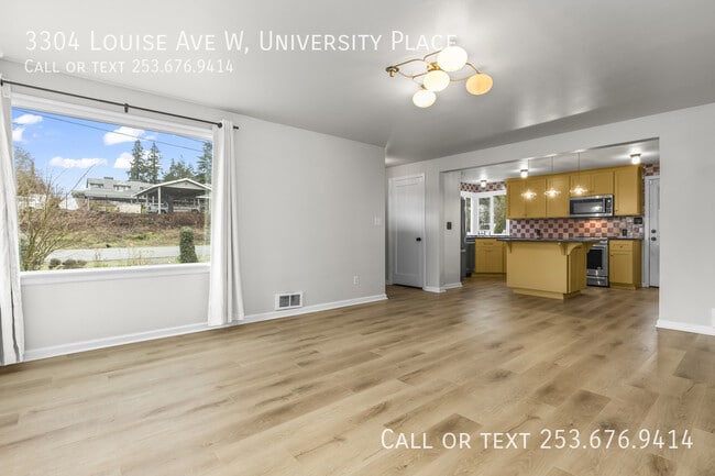 Photo - 3304 Louise Ave W