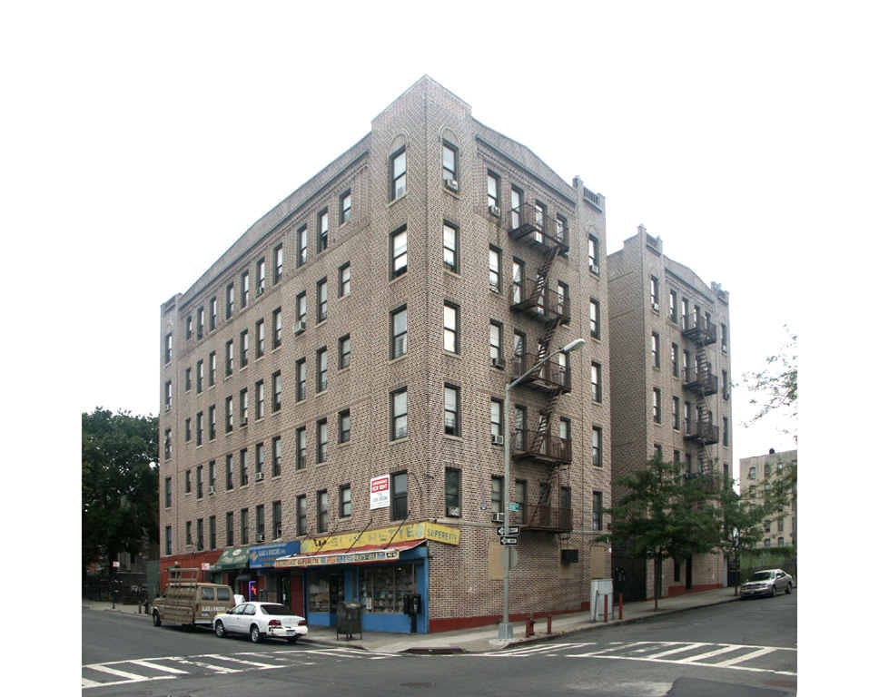 Photo - 2155 Grand Ave Apartments