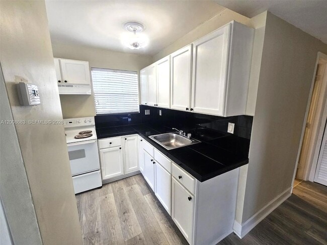 Building Photo - 10790 SW 46th St