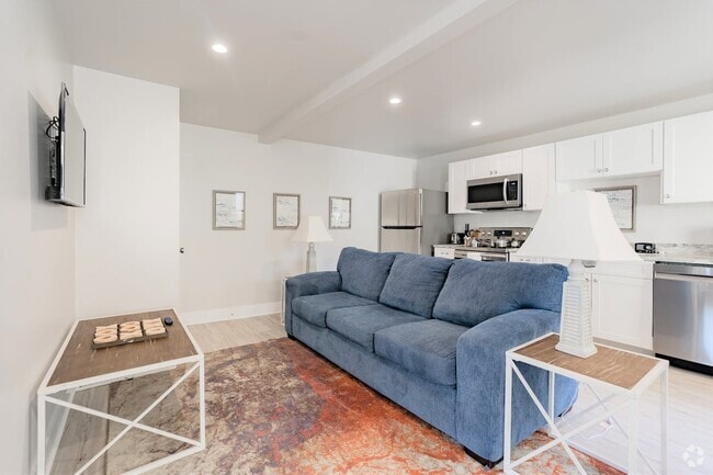 Building Photo - 214 E. 32nd St. Unit D (Carriage House)