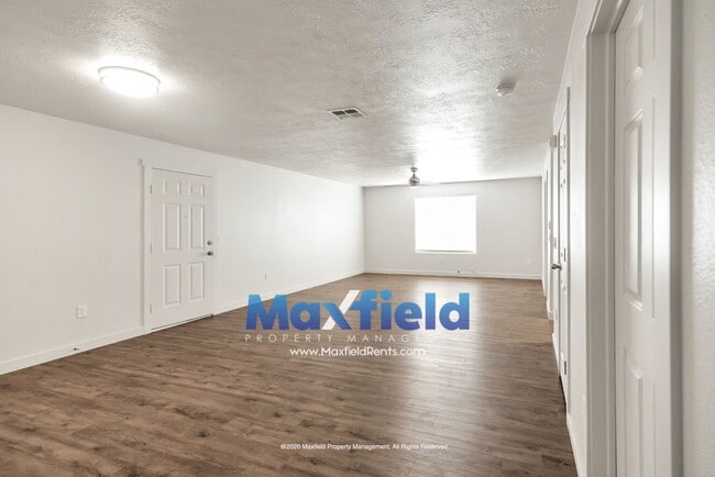 Photo - Pet Friendly Main Floor 3BD 2BA 2GA Unit Near Costco and High School Unit 1