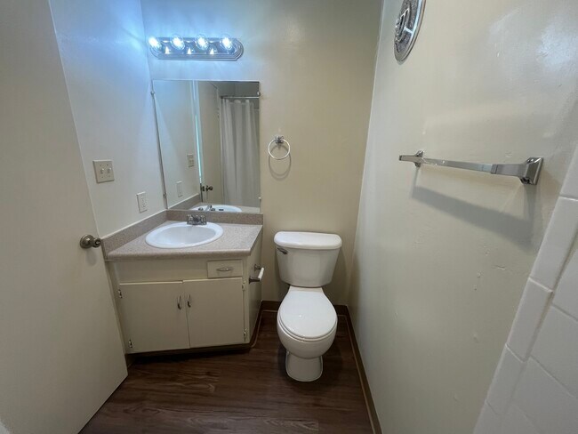 Baño - 5412 Holiday Dr