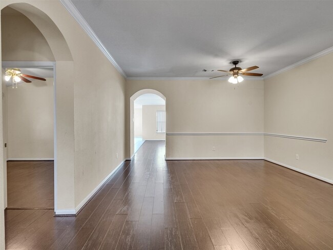 Photo - 3823 Beacons Vw