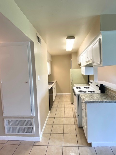 Building Photo - 3206 Lobit Dr Unit 14