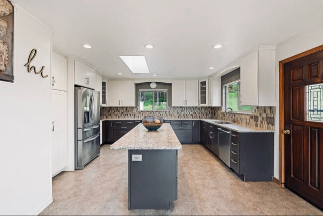 Photo - 124 Woodacres Dr