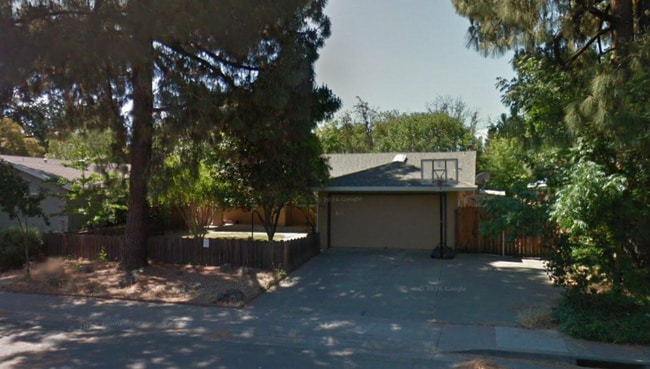 Building Photo - 2902 Loyola Dr