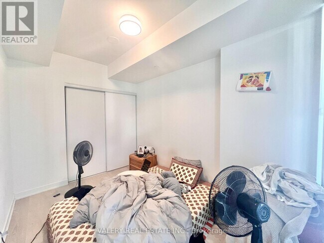 Photo - 15 Queens Quay E Unit 901