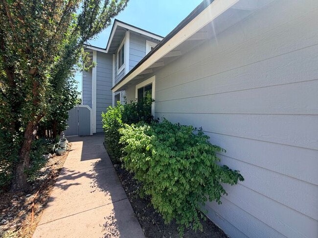 Photo - Sparks Two-story House - Cul-de-Sac (Reed HS, Mendive MS, Diedrichsen ES)