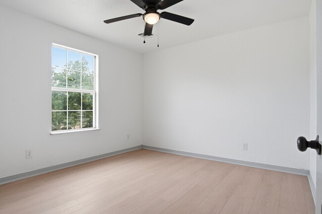 Photo - 1305 Bellevidere Dr