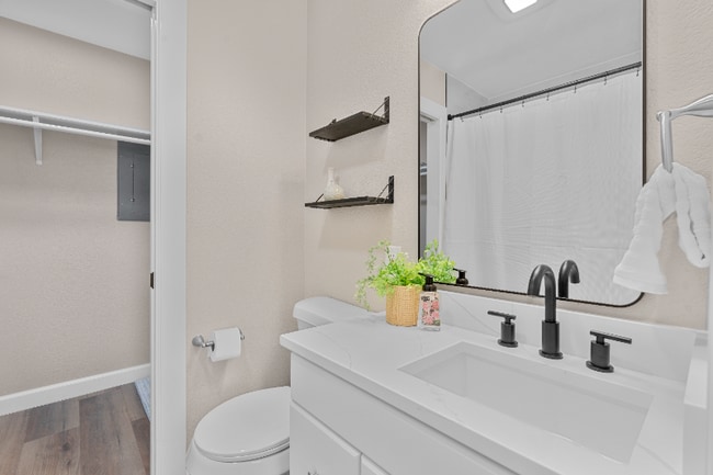 Photo - 1505 N College St