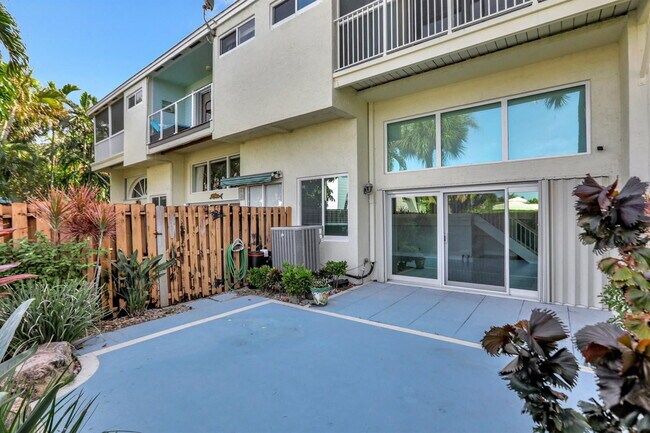 Photo - 884 SE 19th Ave