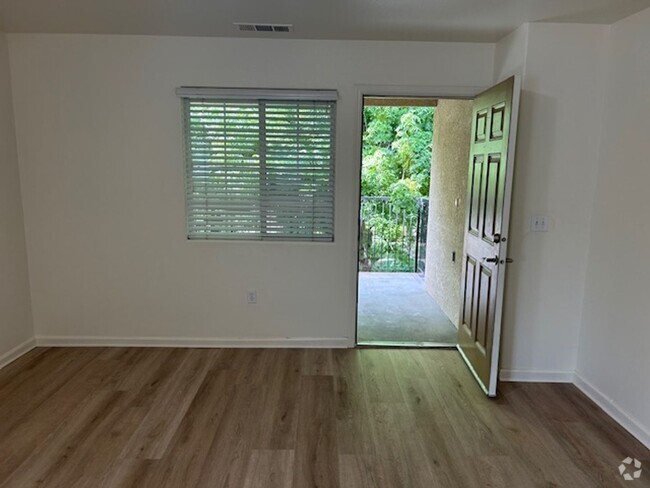Building Photo - 2303 W Lark Ave Unit 2305 W. Lark Rental