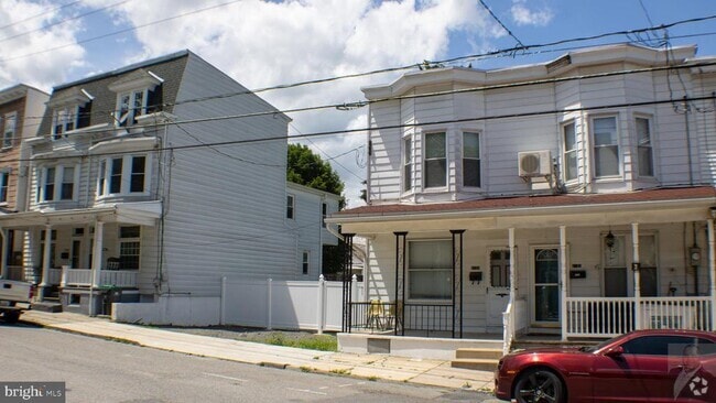 Building Photo - 1734 W Norwegian St Rental