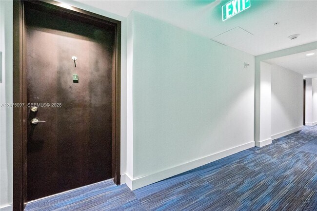 Building Photo - 999 SW 1st Ave Unit 2504