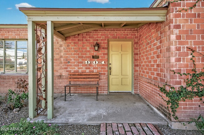 Photo - 901 W Willetta St