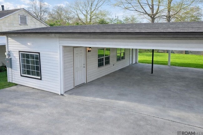 Building Photo - 4809A LONGFELLOW DR