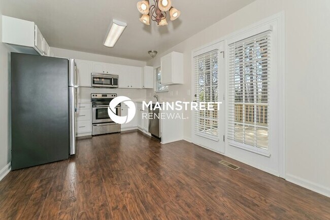 3 Bedroom Pet-Friendly Home in KNOXVILLE, TN with Main Street Renewal
