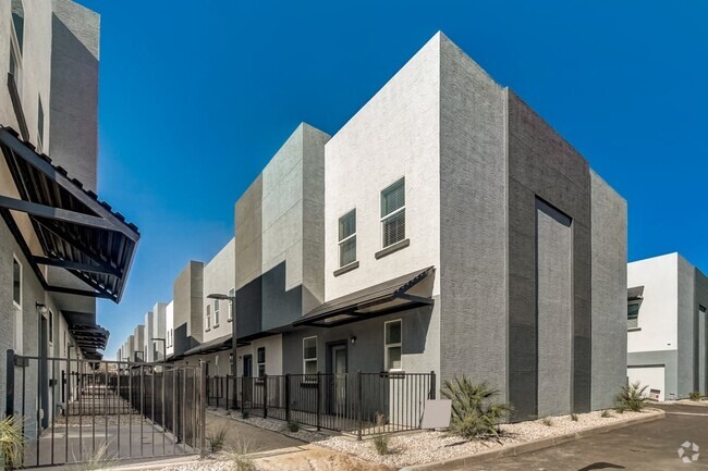 Building Photo - Townhomes at Sunnyside