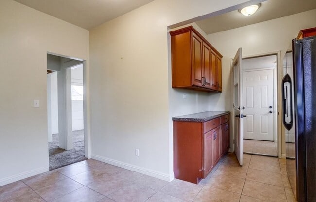 Photo - 6826 Hollenbeck St