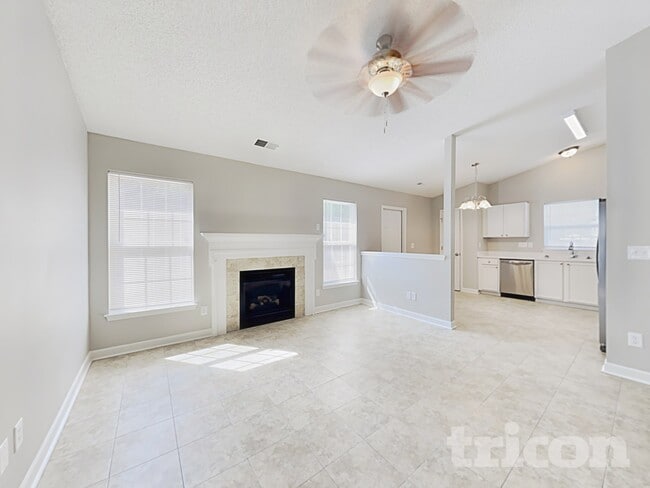 Photo - 882 Anchor Way NE