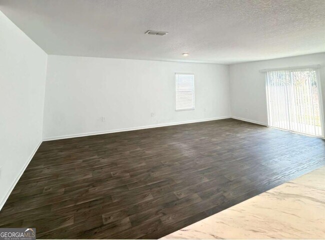 Photo - 101 Landing Blvd